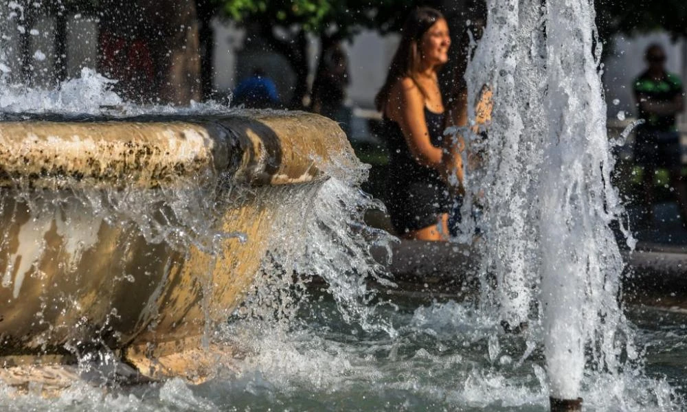 Επικαιροποιήθηκε το έκτακτο δελτίο για τον Καύσωνα - Μέχρι την Δευτέρα οι υψηλές θερμοκρασίες